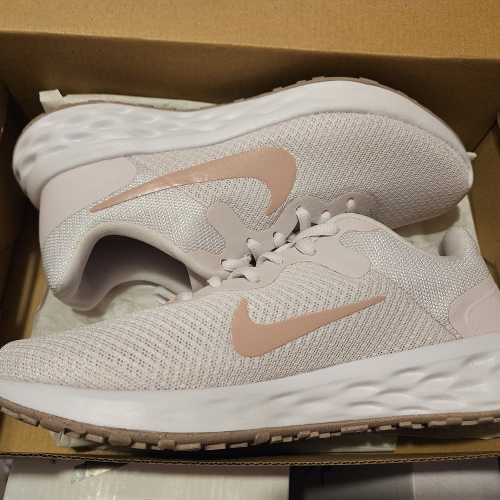 Nike Women's Light Pink/Violet Champagne Sneakers